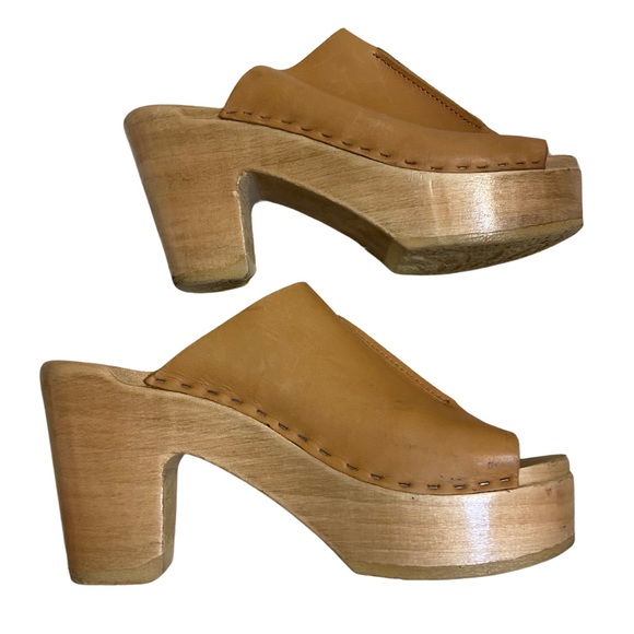 No. 6 Shoes - NO. 6 Wooden Clog Sandals. Tan
Leather. SZ 39= USA 9 women’s